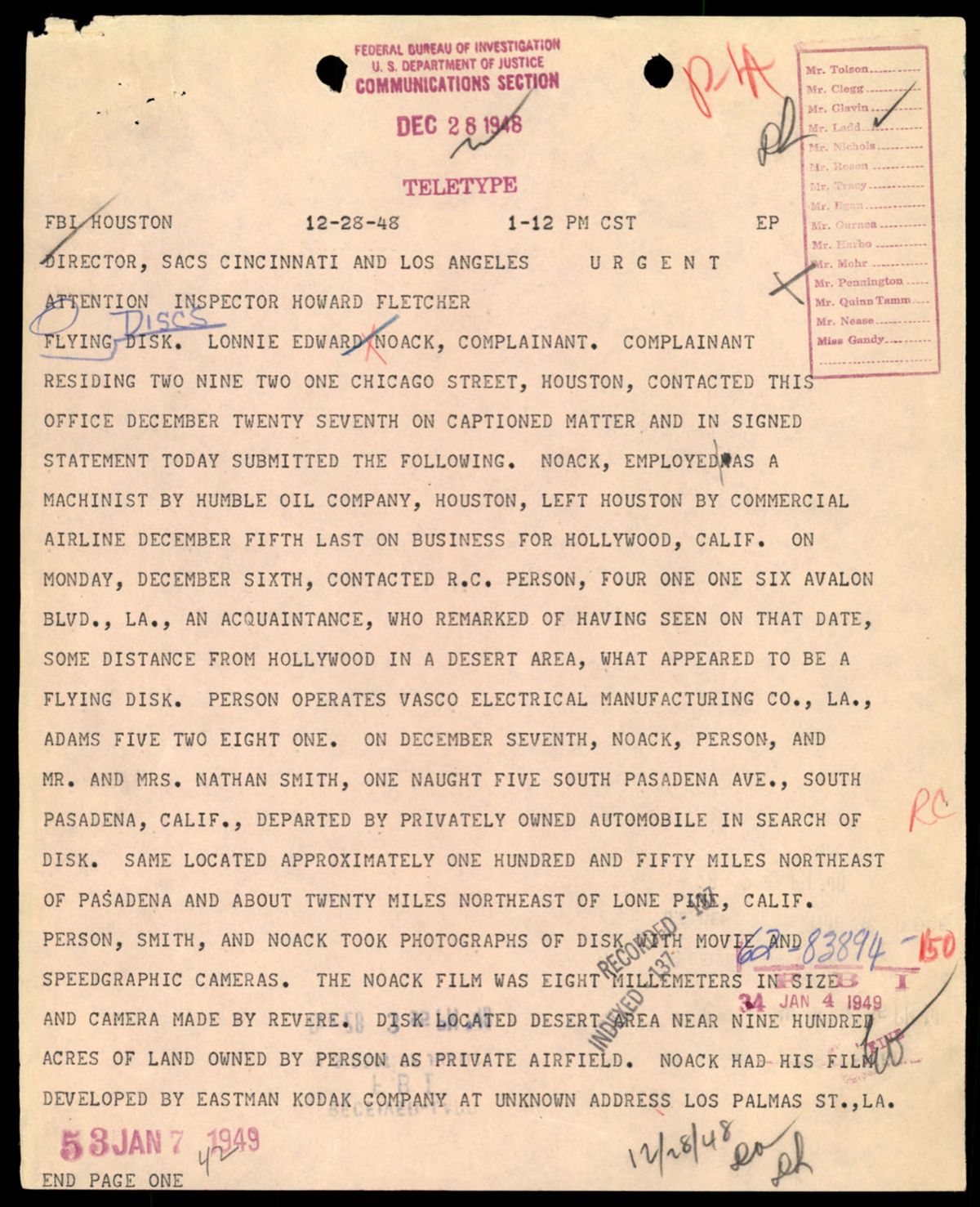 1948년 12월 28일 오후 1시 12분(중부 표준시), FBI 휴스턴 지부가 본부장과 신시내티·로스앤젤레스 SAC 앞으로 보낸 'URGENT' 텔레타이프. 사건명 '비행 원반', 진정인 '로니 에드워드 노악'. 휴스턴 거주 노악(Humble Oil Company 기계공) 이 12월 5일 LA 출장 중 한 사업가에게 비행접시 얘기를 듣고, 12월 7일 동행해 패서디나 북동 150마일, 론 파인 북동 20마일 사막 지점에서 지름 7피트 디스크를 찾아 사진을 찍었다는 보고가 1쪽 전체에 펼쳐져 있다. p.74