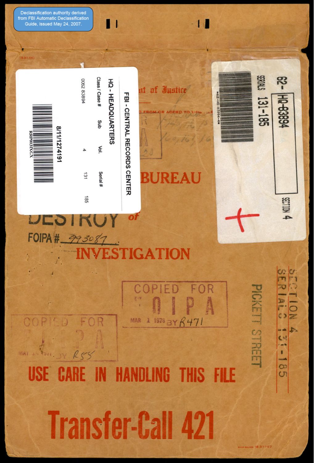FBI 중앙기록보존소 보관 사건 봉투. 시리얼 145~185번 묶음. 누런 마닐라 보드지 위에 'Transfer-Call 421' 과 'USE CARE IN HANDLING THIS FILE' 두 줄의 빨간 도장이 큼지막하게 찍혀 있고, 우상단에 손글씨로 'Section 4 / Serials 145–185' 가 적혀 있다. FOIPA 정보공개 번호는 393087, 좌상단의 정보공개 권한 도장 날짜는 1976년 5월 26일. p.1
