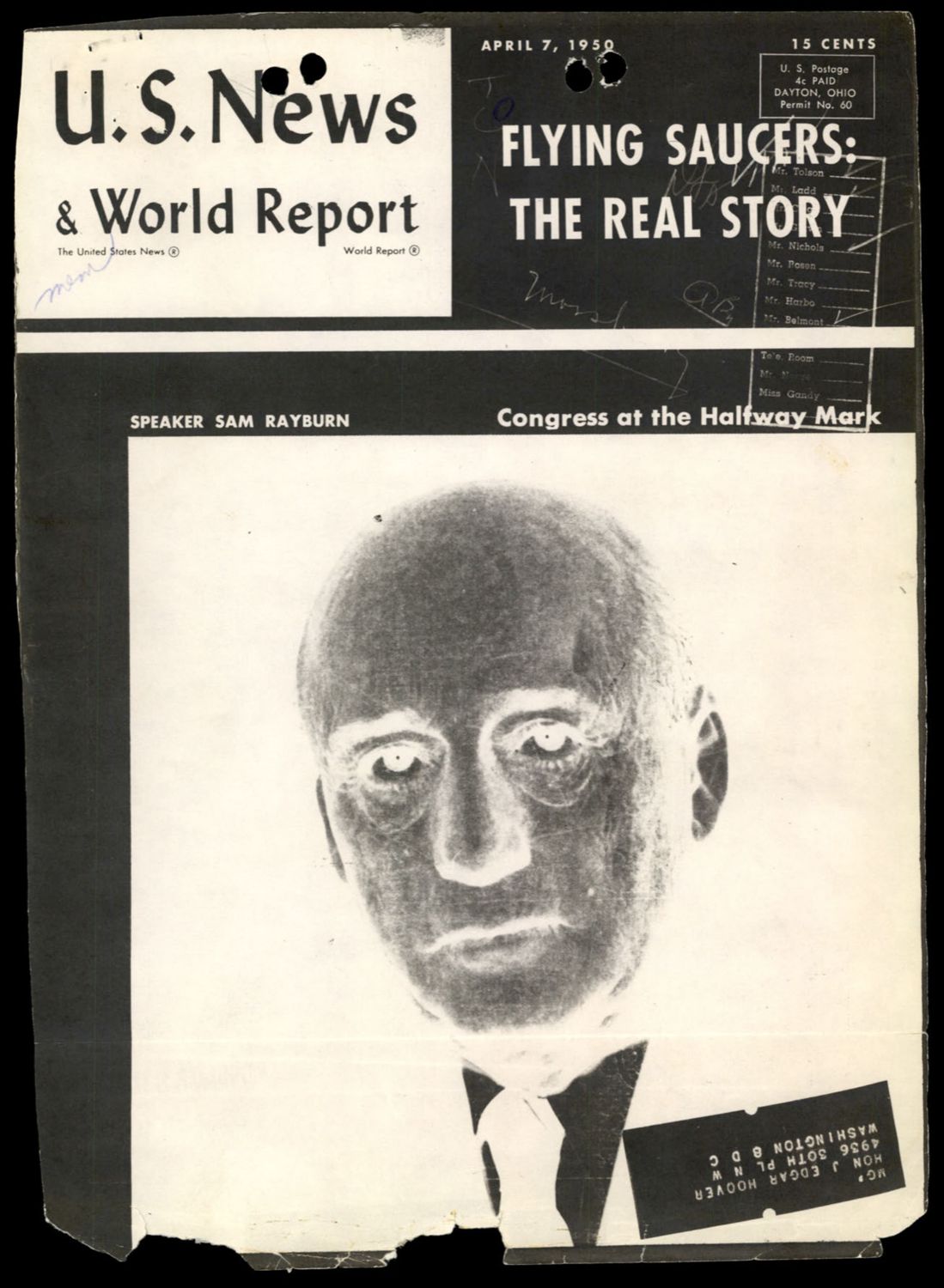 1950년 4월 7일자 *U.S. News & World Report* 표지가 FBI 파일에 그대로 끼어 들어간 페이지. 표지 우상단 큰 글씨로 'FLYING SAUCERS: THE REAL STORY', 그 아래 본문 사진은 하원의장 샘 레이번(Sam Rayburn) 의 흑백 초상 — *Congress at the Halfway Mark*. 표지 우측 우편 라벨에는 손글씨로 'J Edgar Hoover, Washington 25, D.C.' 가 적혀 있다 — 후버 앞으로 발송된 잡지가 그대로 사건 파일에 편철됐다. p.97