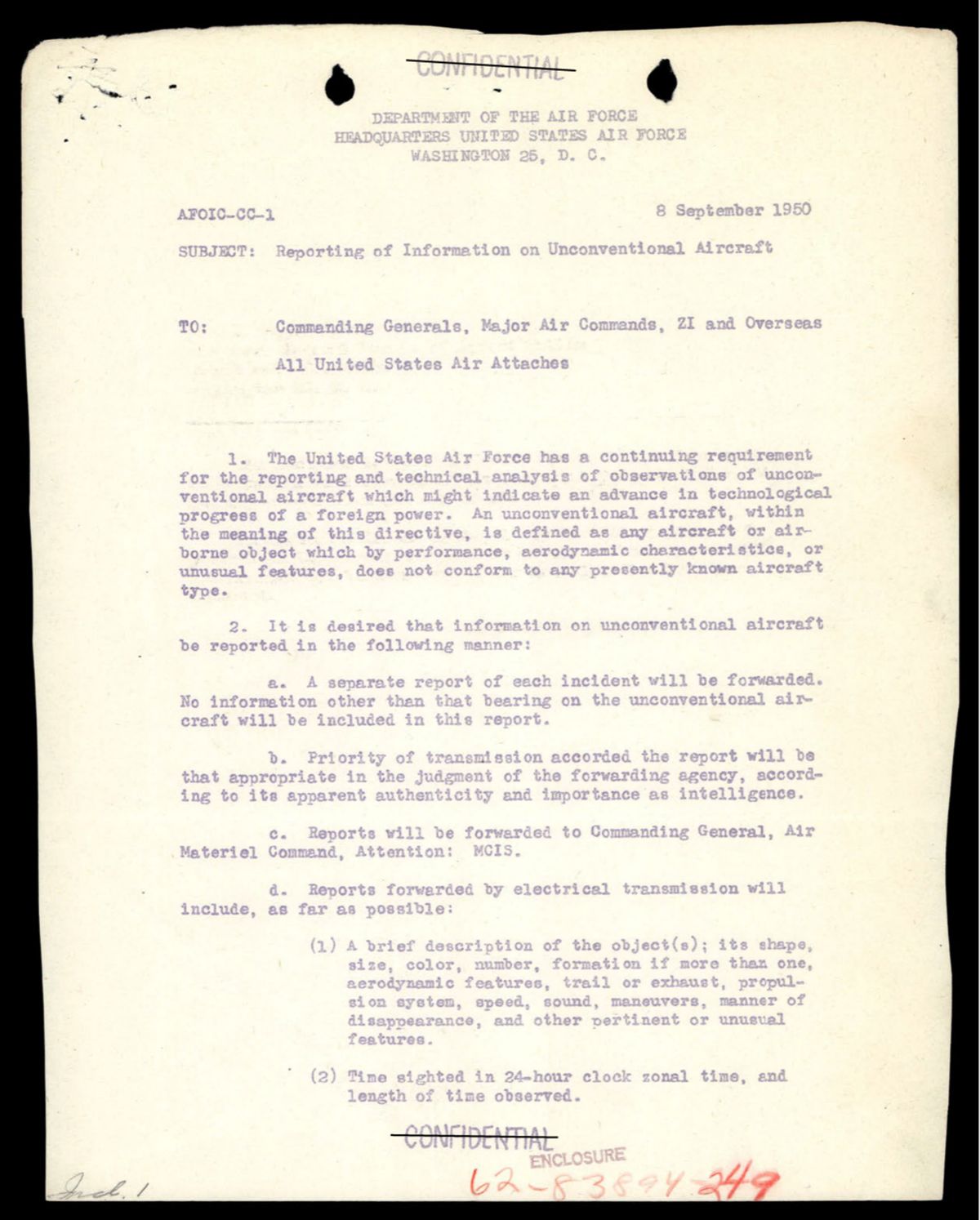 1950년 9월 8일, 미 공군 본부(Department of the Air Force / Headquarters United States Air Force, Washington 25, D.C.) 가 문서번호 AFOIC-CC-1 로 본토·해외 모든 주요 항공사령부 사령관과 미국 공군 무관 전원에게 내려보낸 지시문. 제목 'Reporting of Information on Unconventional Aircraft'. 본문 1항은 *Unconventional aircraft* 를 *외국의 기술적 진전을 시사할 수 있고, 성능·공기역학 특성·이상 특징으로 미루어 현재 알려진 항공기 유형에 부합하지 않는 항공기 또는 공중 비행체* 로 정의한다. 2항은 보고 의무 — 사건별 별도 보고서, 보고 우선순위 판단, 항공자재사령부(MCIS) 앞 발송, 24시간 시각 기록 등 — 를 일곱 항목으로 명시한다. 상단·하단 *Confidential* 도장. ENCLOSURE 손글씨 빨간 62-83894-249. p.11