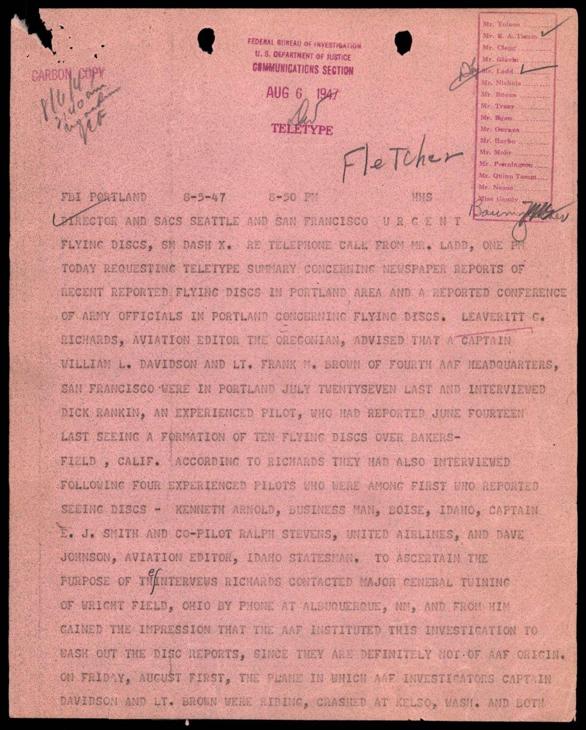 1947년 8월 6일 FBI 포틀랜드 지부가 본부·시애틀·샌프란시스코 앞으로 보낸 긴급 텔레타이프. 케네스 아놀드를 면담하러 가다 켈소에서 추락 사망한 데이비드슨 대위·브라운 중위의 행적이 담겨 있다. p.139